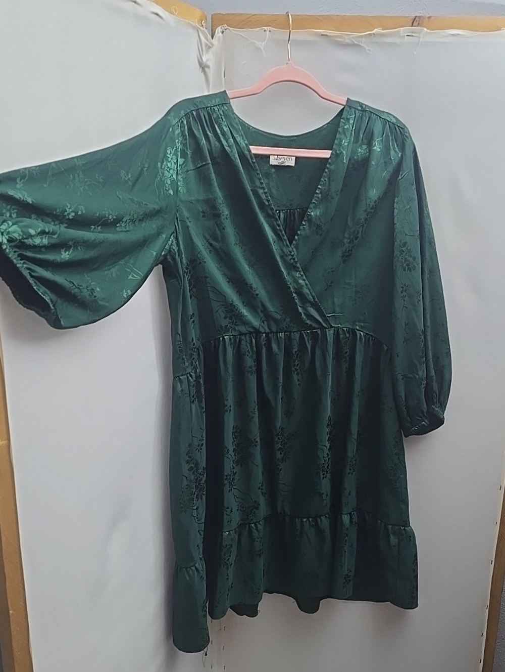 Women's Emerald Satin Floral V-Neck Tiered Midi Dress